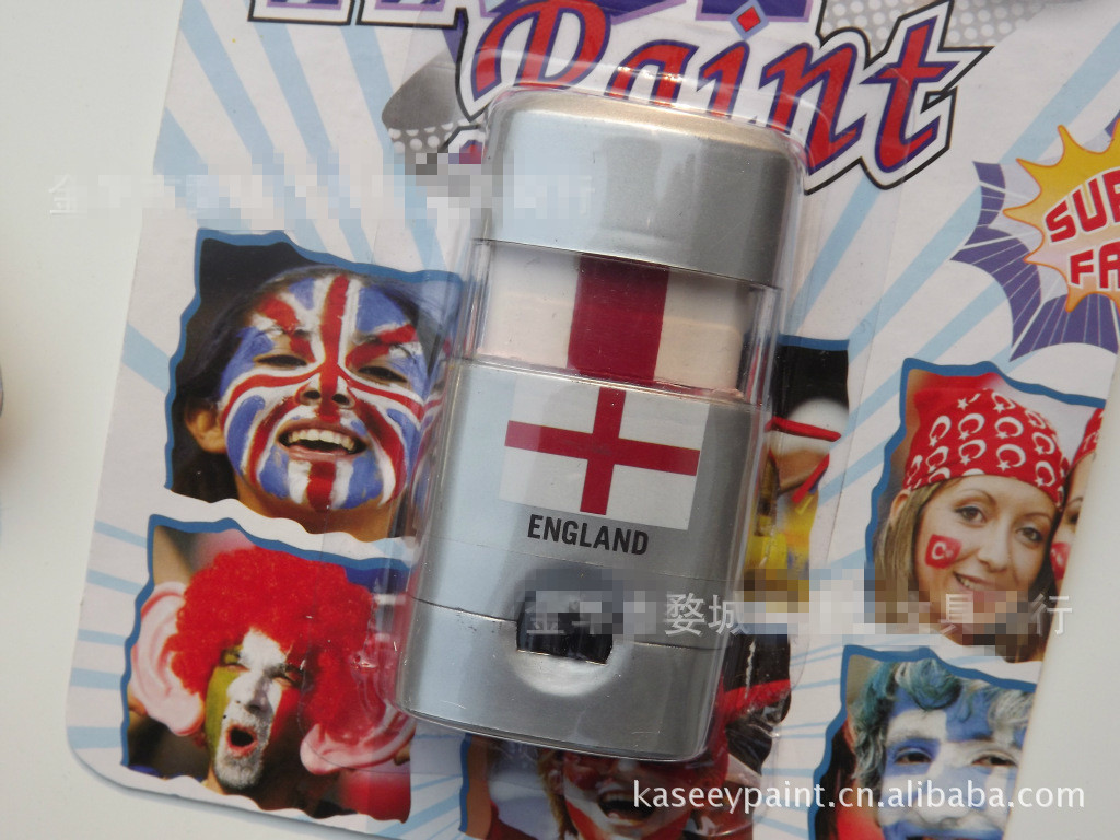 深圳特区报:场内燃情 场外精彩 球迷“远征”助力 胜负之外更见热爱(图1)