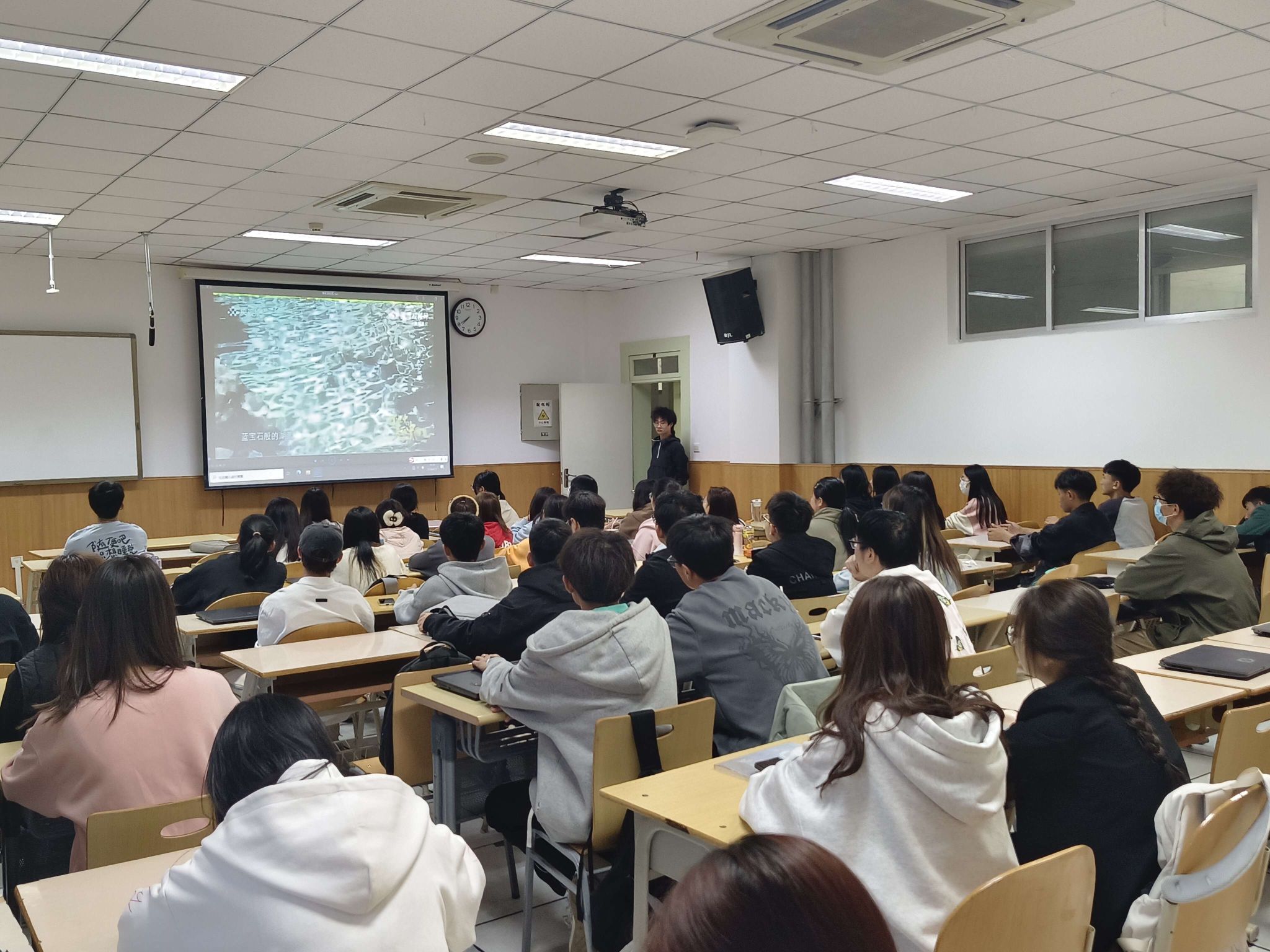 他们这样“点亮”粤BA赛场：致敬平凡岗位上的文明榜样(图1)