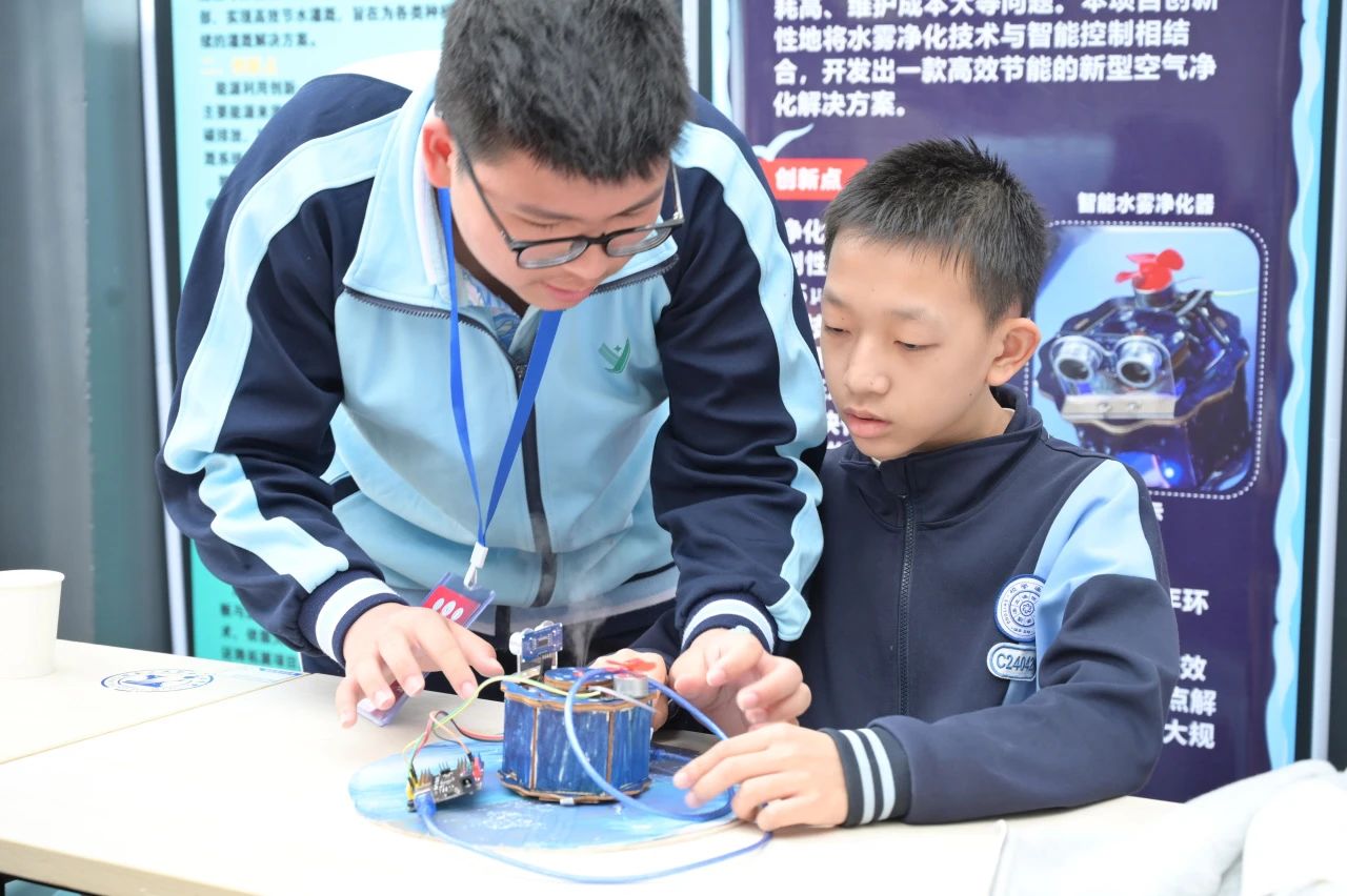 【征文】车轮逐绿生态生金——环大美青海国际公路自行车赛绘就生态经济共生新图景(图1)