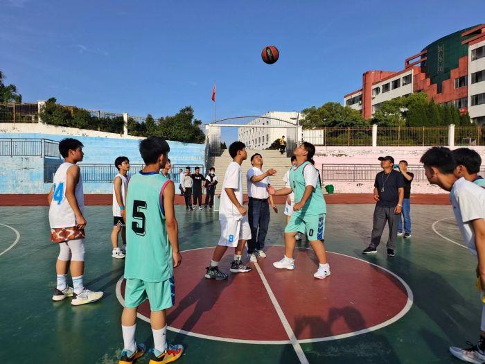 “东立置业家和院”之夜——爱心聚汇情满申江(图1)